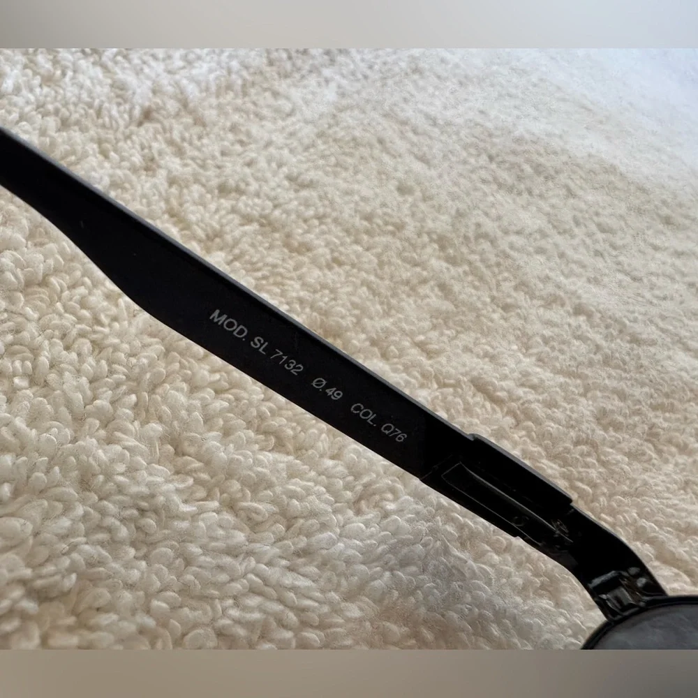 Fendi rare metal-framed sunglasses with a black oval design Mod SL 7132 - Picture 5 of 8